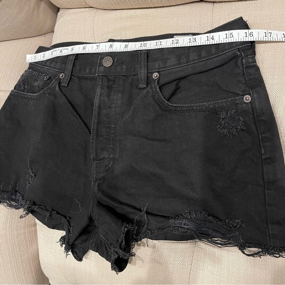 We The Free Black Cut Off Shorts Button Fly Mid rise Sz 31 Inseam 2.5 Distressed - Picture 8 of 8